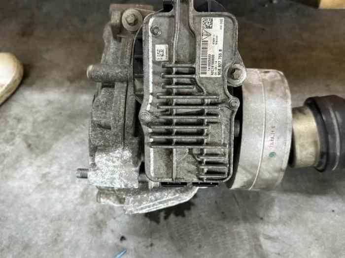 Porsche Macan Boite de transfert pièces et voitures de course à