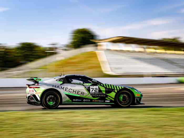 Aston Martin Vantage AMR GT4 - 2022 4