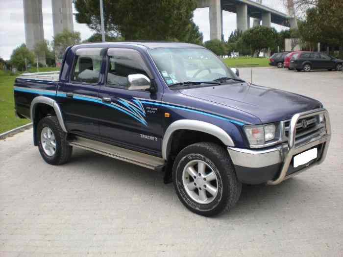 Toyota Hilux 2.4 TD TRACKER CLUB 4X4 Parebuffle 1