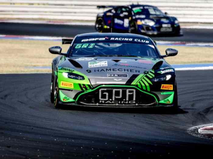 Aston Martin Vantage AMR GT4 - 2022 3