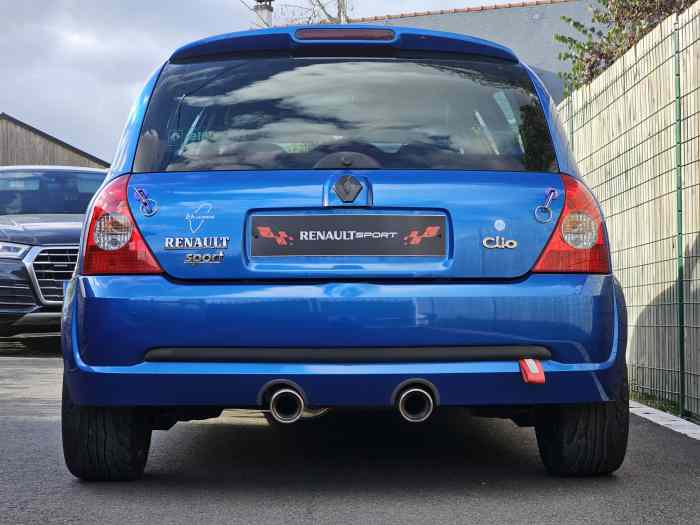 Clio 2 RS 3 RHD Pistarde 1