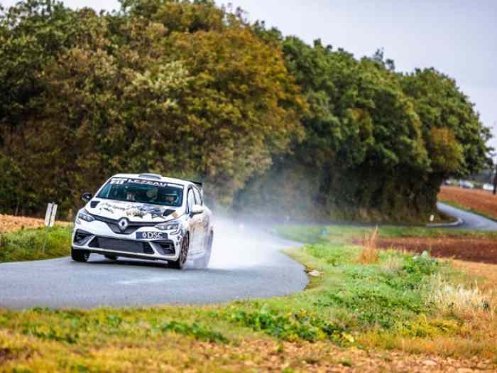 LEZEAU Compétition loue Clio Rally3 5