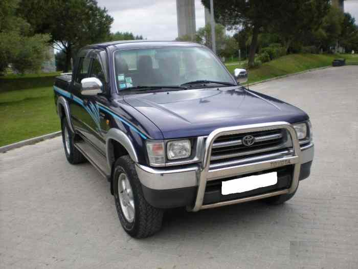 Toyota Hilux 2.4 TD TRACKER CLUB 4X4 Parebuffle 2