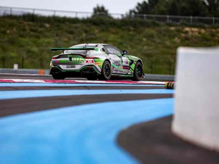 Aston Martin Vantage AMR GT4 - 2022 5