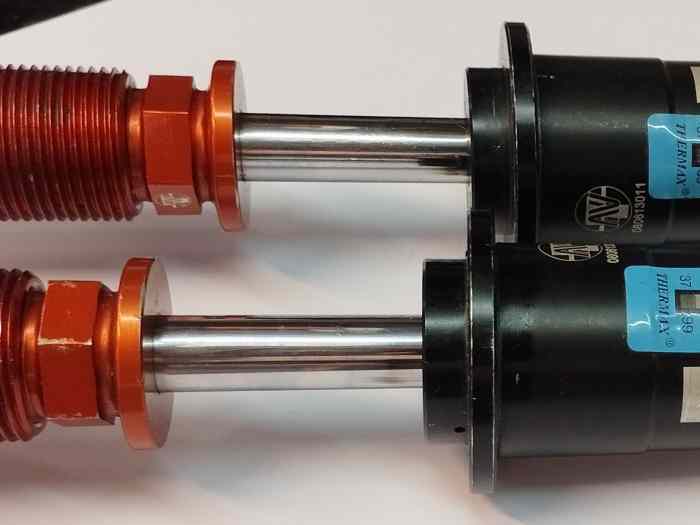 VENDS 2 AMORTISSEURS AR KONI F3