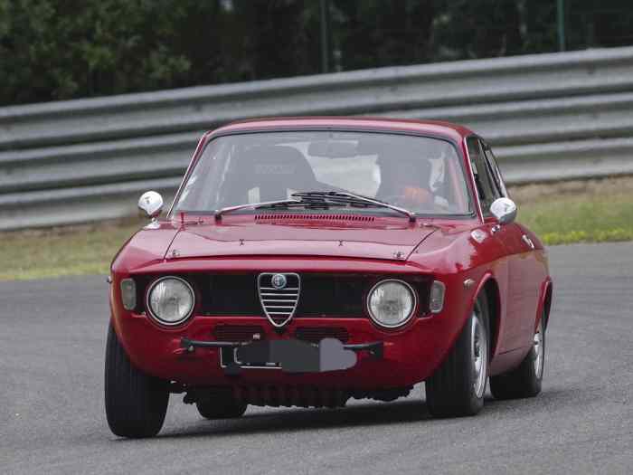 ALFA ROMÉO GIULIA SPRINT GT 1965 4