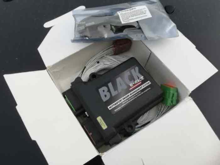 E race black neuf