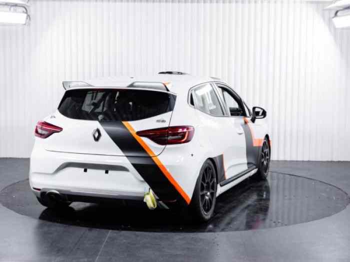 Renault V Clio Cup 2023 jamais couru avec passeport technique 2