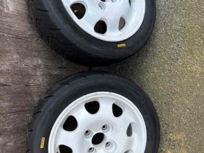 Vendu Pneus kumho neuf et Occaz 15 pouces 5