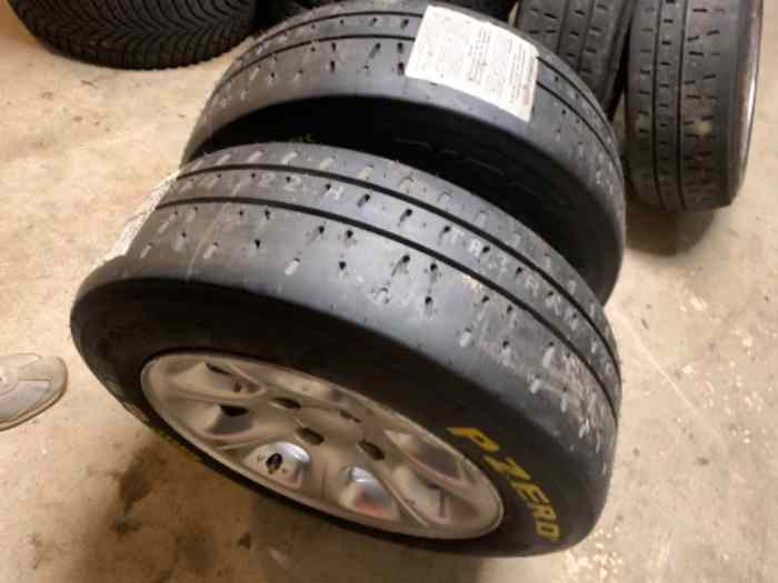 Lot 12 pneus pirelli 14 pouces ( neuf et presque neuf)