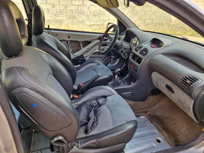 Peugeot 206 S16 idéale pour piste ou projet rallye 2