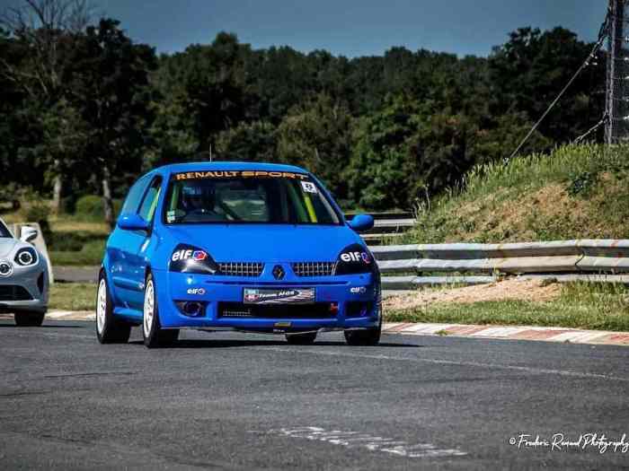 Clio 2 RS 182 piste . 0