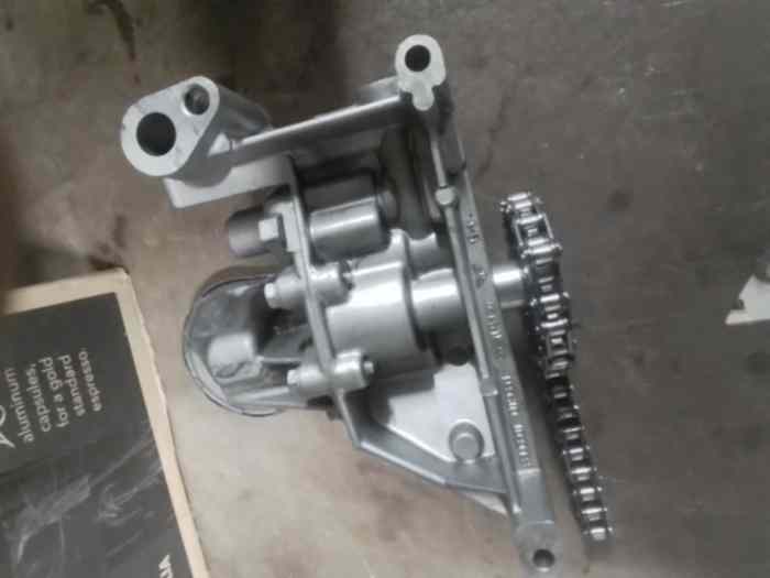 Pompe à huile pour moteur C2R2MAX 0