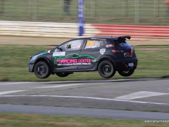Clio 4 maxi F2000 1