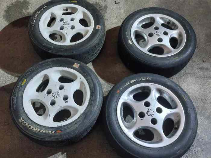 Vend 8 jantes 106 s16 origine avec ou sans pneus