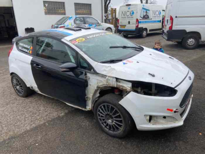 Ford Fiesta R2J accidentée 1
