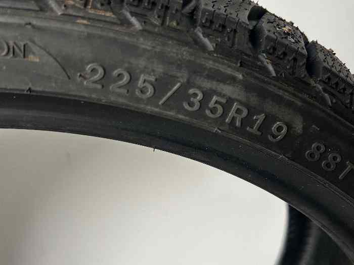 225/35 R19 - x2 pneus clous occasion Ling-Long Winter Grip2 1