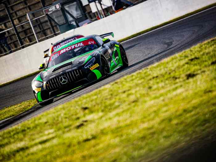 MERCEDES AMG GT4 1