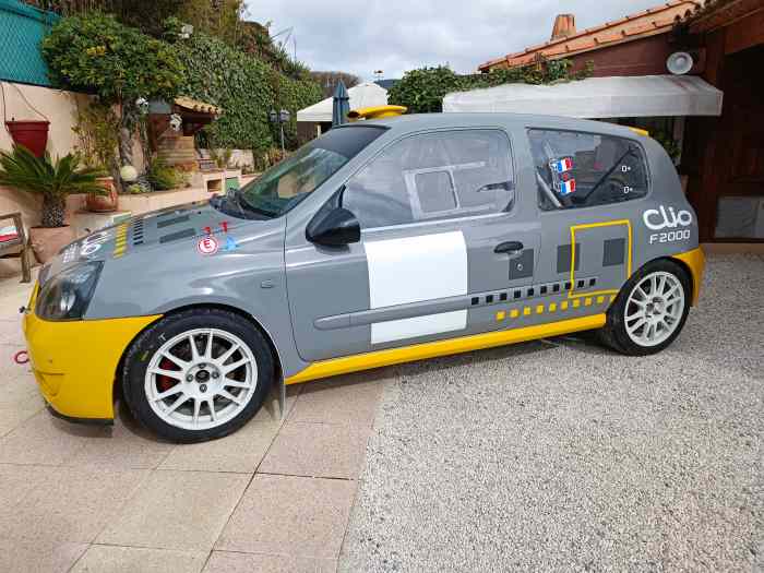 Clio 2 RS f2000