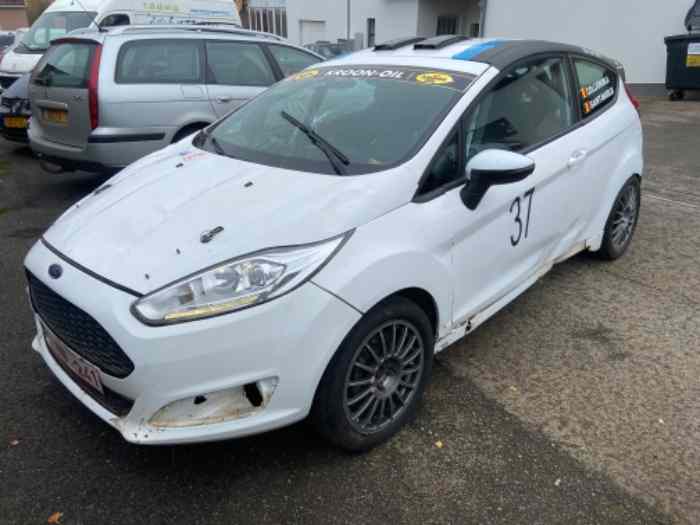 Ford Fiesta R2J accidentée 0