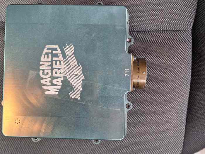 Boitier magnetti MF4 vert et rouge