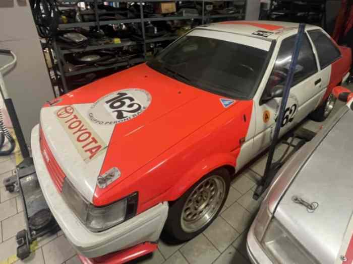 2 Toyota Corolla 1.6 Gr A
