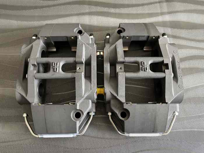 SIERRA COSWORTH VHC 2 ETRIERS AP RACING 4 PISTONS NEUFS 2