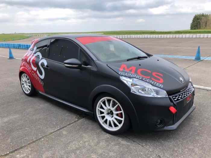 208 GTI 30th 0