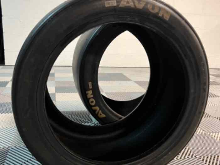 Train de slicks AVON Neuf 300/65-18 GT 2