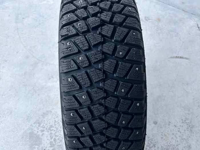195/65 R15 - 2 pneus clous neufs 0