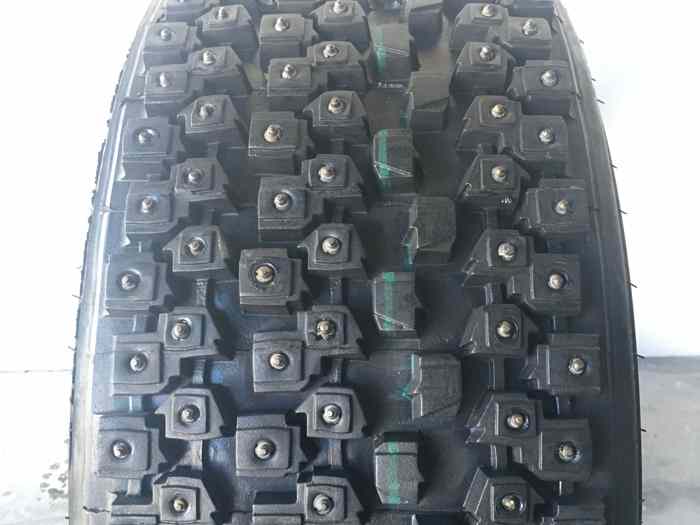 255/30R20 - x2 pneus clous neufs