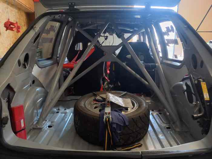 Peugeot 205 F2000/13 4