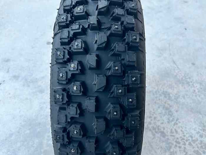 155/65 R14 - x2 pneus cloutés neufs
