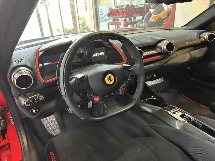 Ferrari 812 Competizione 3
