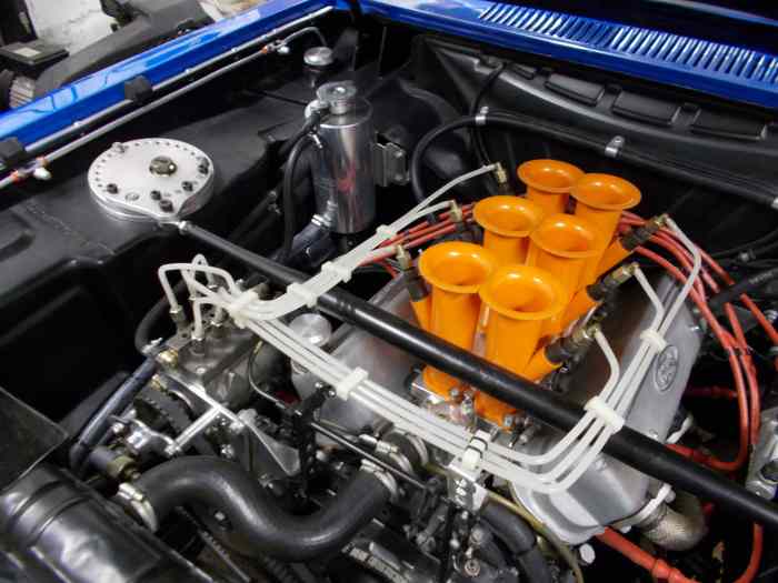 recherche cornets admission orange Ford Capri V6 0