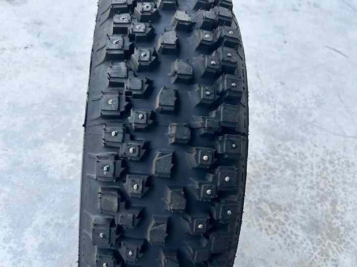 185 /65 R15 - 2 pneus cloutés neufs - pièces et voitures de course à ...