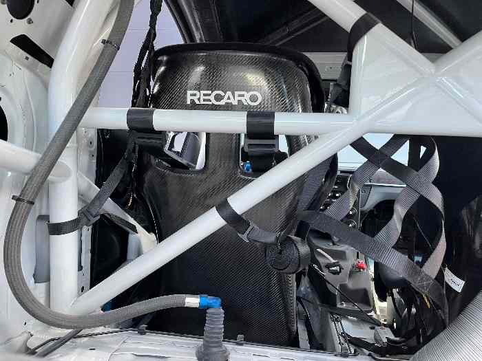 M2 CS RACING 5