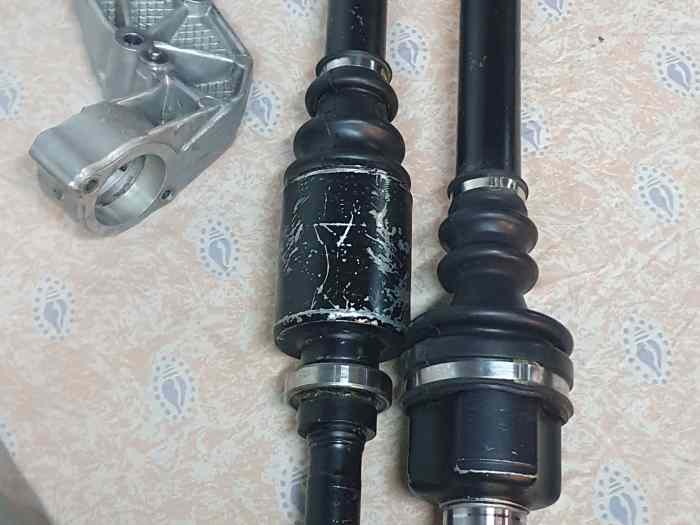 Vends cardans 106/AX/Saxo pour boite M...