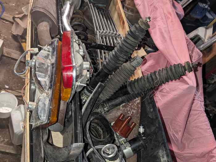 Gros lot de pièces Alfa Romeo Giulia coupé Bertone 1
