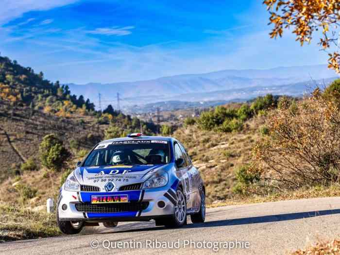 A vendre: Authentique championne de rallye