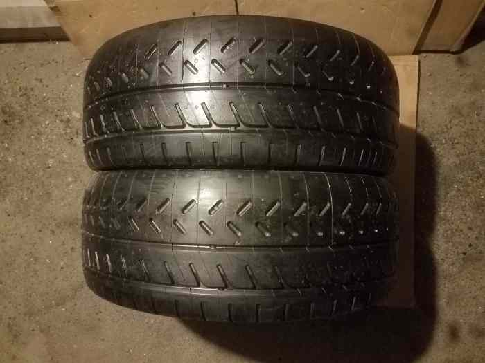 2 pneus neufs Michelin R33 en 18p