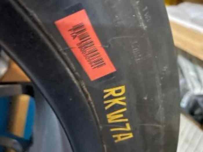 lot 2 pneus Pirelli RK7W 1