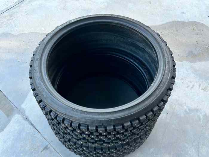 255/30 R20 - x2 pneus clous occasions 2