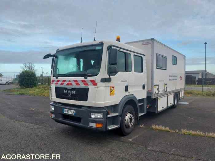 Camion atelier avec cuisine 0