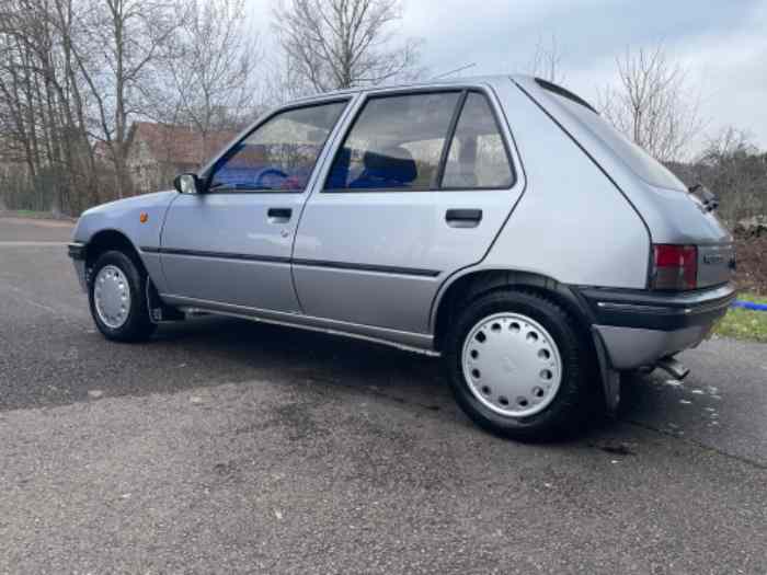 PEUGEOT 205 1