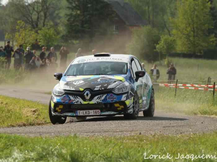 Clio 4 R3T – photo 1 sur 6