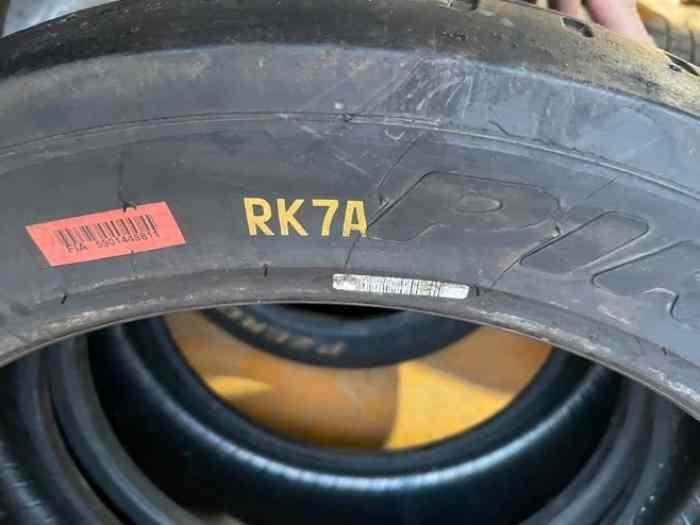 lot 2 Pneus Pirelli RK7 1