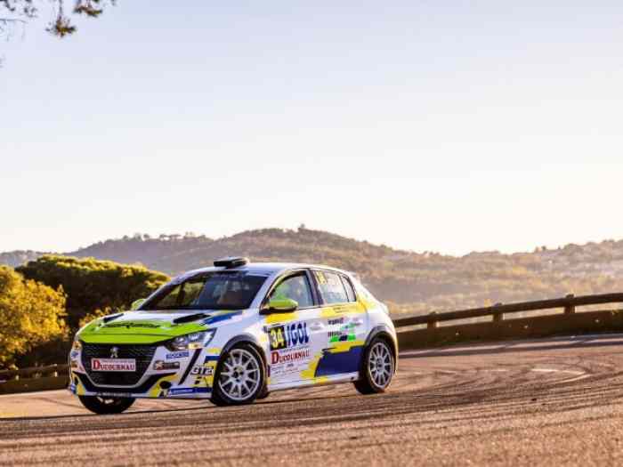 Location Peugeot 208 Rally4