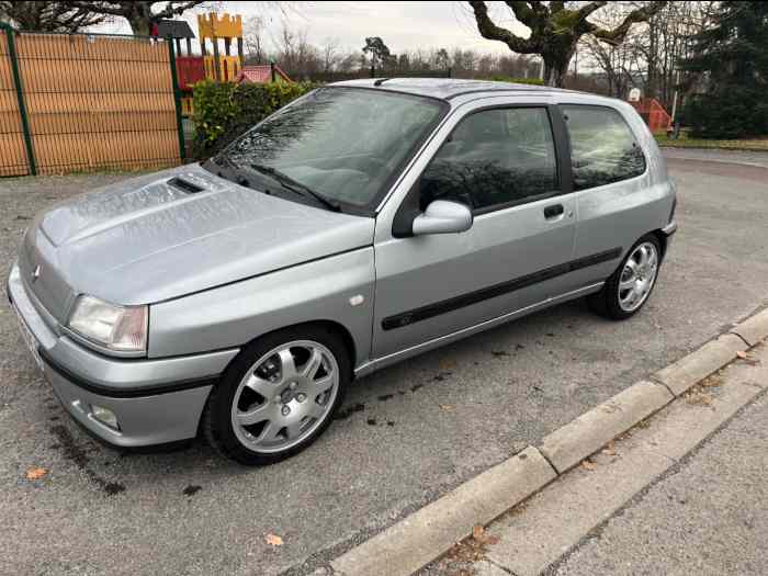 Clio 16 V