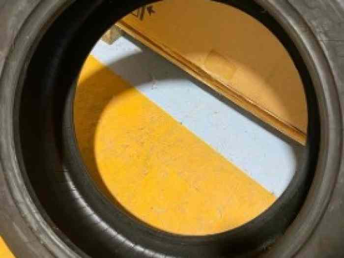 Lot 2 pneus Pirelli RA7A en 18 1